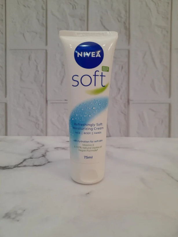کرم آبرسان نیوآ سافت (Nivea Soft)