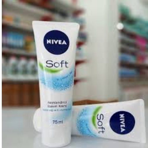 کرم آبرسان نیوآ سافت (Nivea Soft)